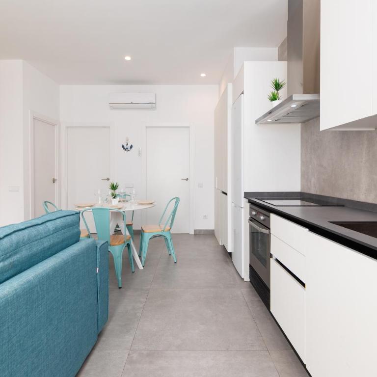 ApartUP Belmar Apartments - Three-Bedroom Apartment - 13