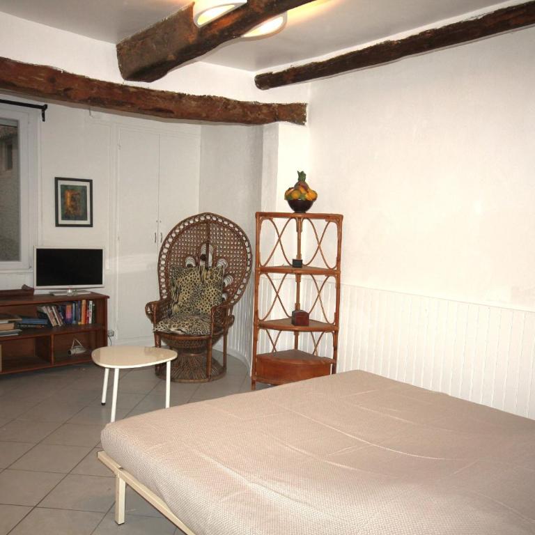 Égalité - One-Bedroom Apartment - 11