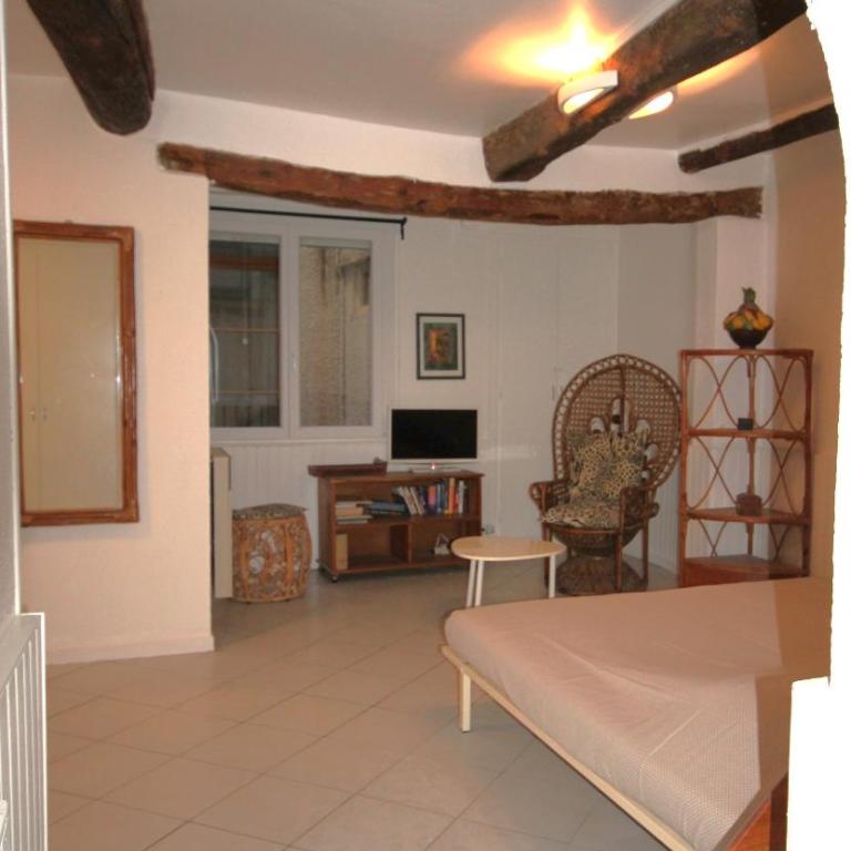 Égalité - One-Bedroom Apartment - 10