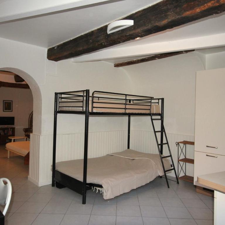 Égalité - One-Bedroom Apartment - 8