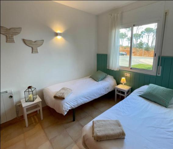Nice house and pool by the golf course and close to the sea! - Casa de 2 dormitorios - 30