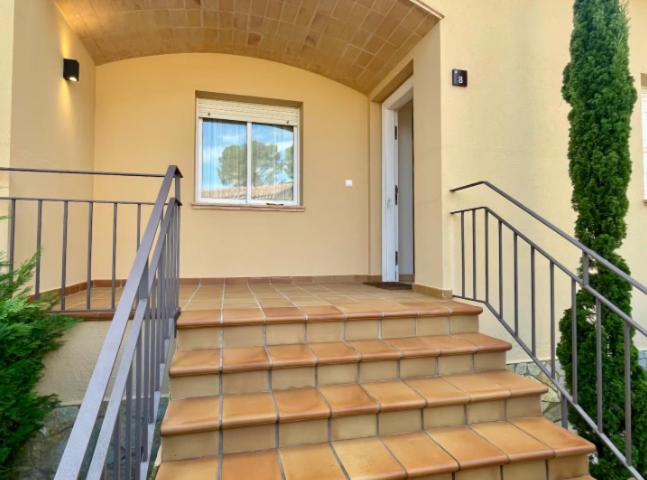 Nice house and pool by the golf course and close to the sea! - Casa de 2 dormitorios - 35