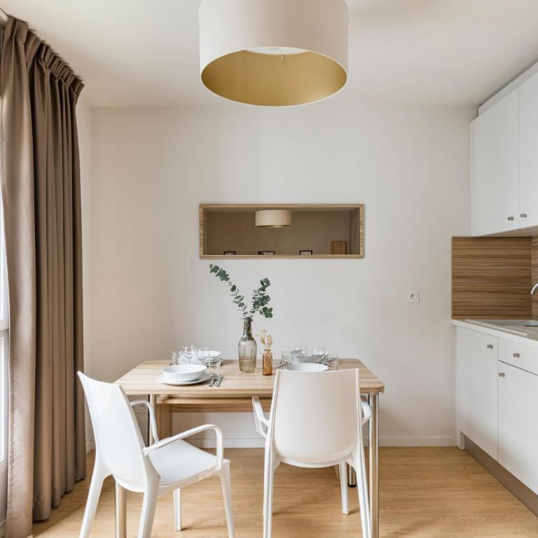 Appart hôtel Q7 Lodge Lyon 7 - Grand Studio avec Canapé-Lit - 10