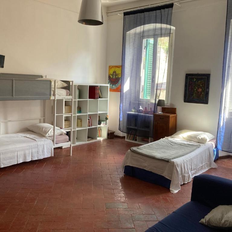 Villa Eugenia - Large Double Room with Private External Bathroom - 32