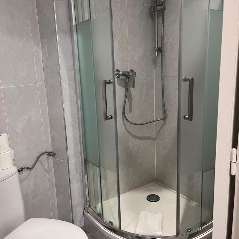 Hipotel Paris Voltaire Bastille - Chambre Lits Jumeaux - 11