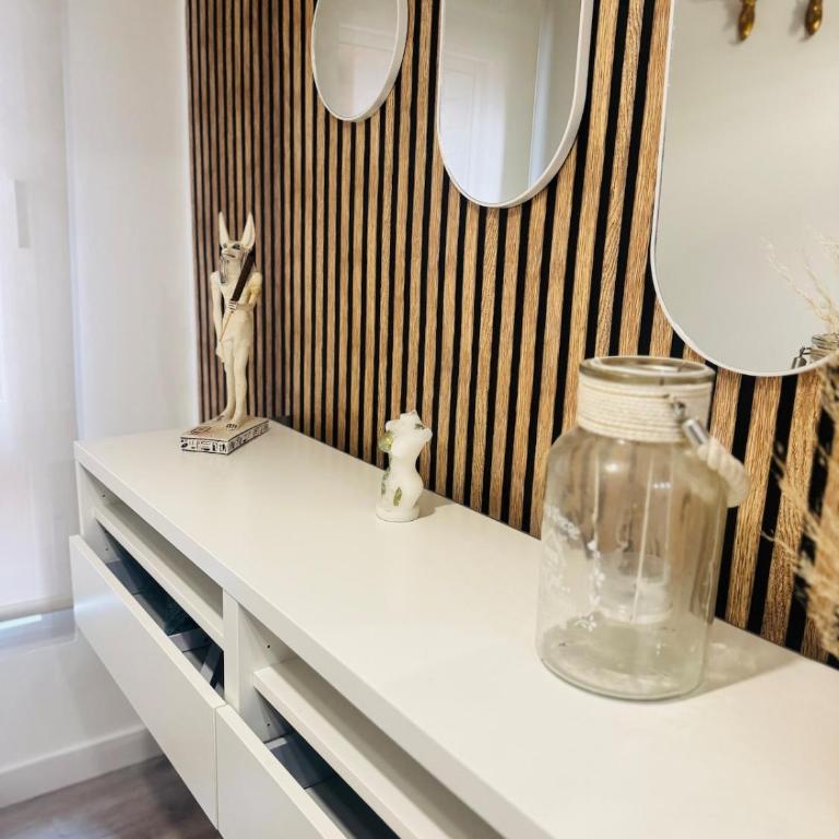 Apartamento cuatro habitaciones a 15 minutos del centro de Madrid - Apartment - 1