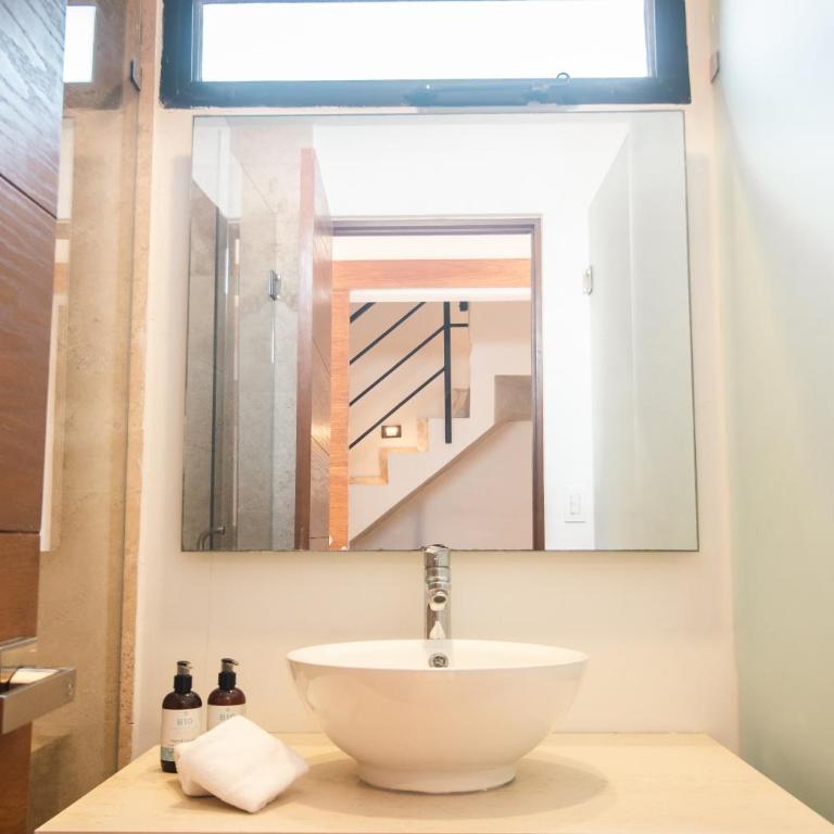 Hotel B10 - Distinctive Hotel- - Three-Bedroom Deluxe Apartment - 12