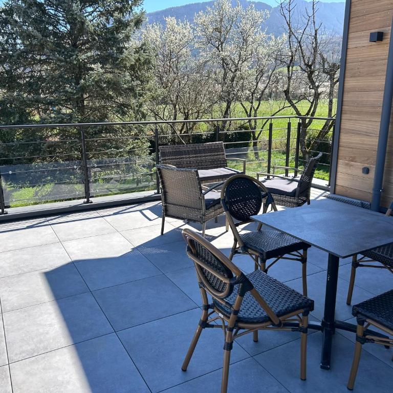 Villa Altitude 587 - Appartement 2 Chambres de Luxe avec Terrasse - 24