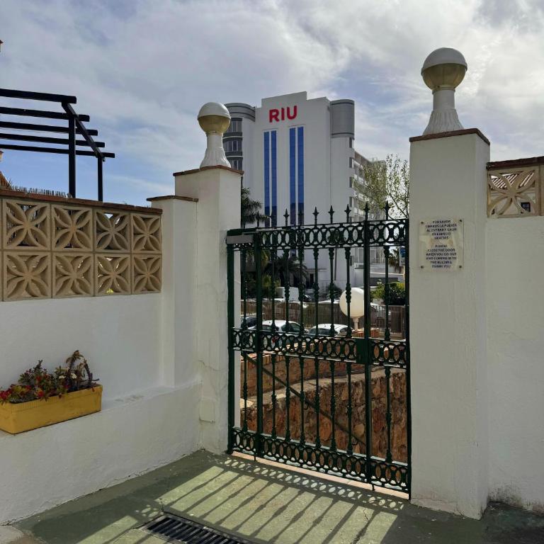 Terraza y vistas en Carihuela Erisa 2 a 100 metros de la playa - Apartamento de 2 dormitorios - 26