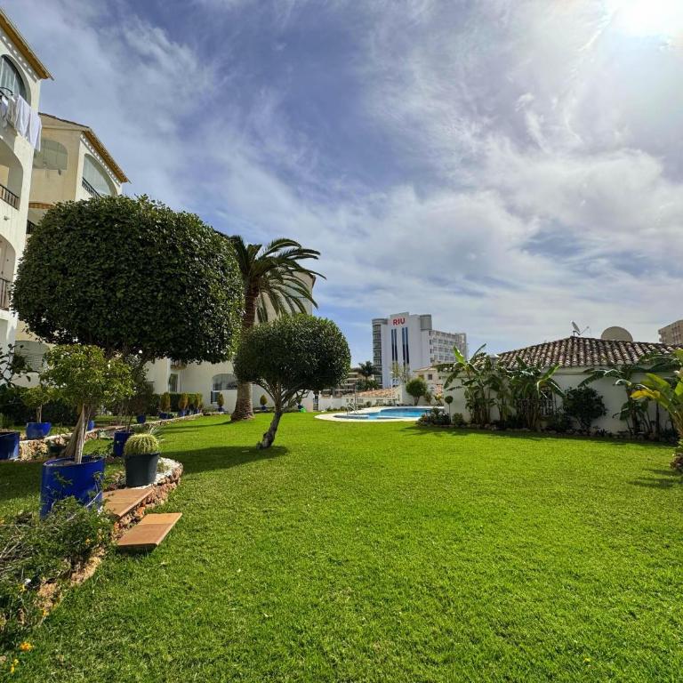 Terraza y vistas en Carihuela Erisa 2 a 100 metros de la playa - Apartamento de 2 dormitorios - 32