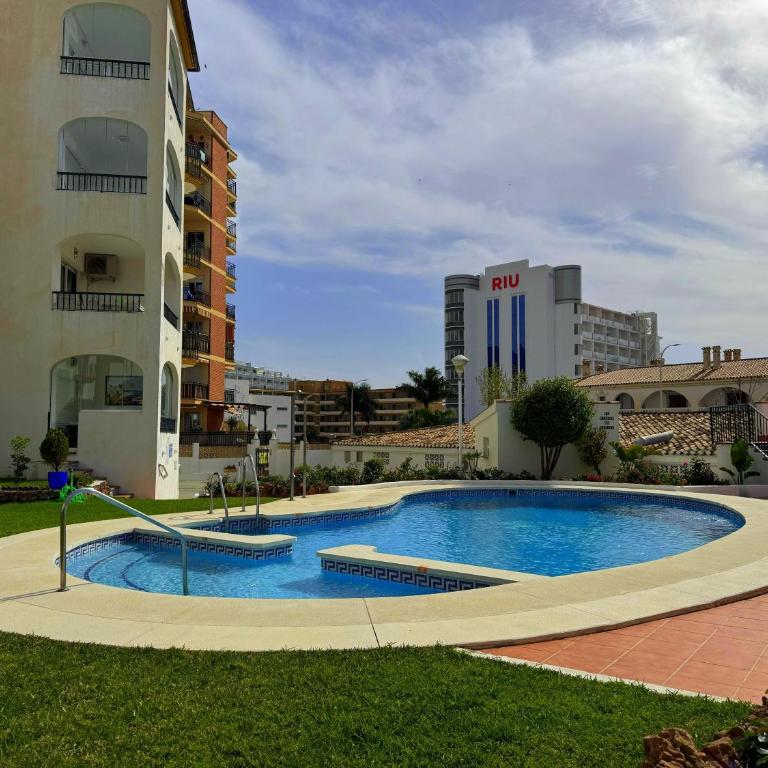 Terraza y vistas en Carihuela Erisa 2 a 100 metros de la playa - Apartamento de 2 dormitorios - 35