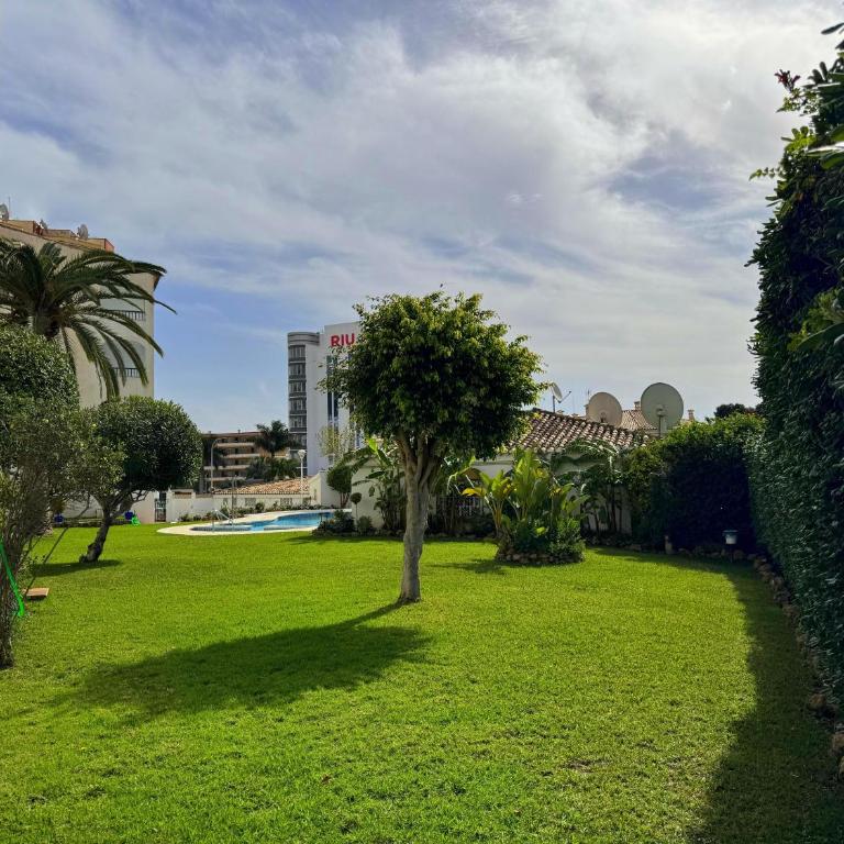 Terraza y vistas en Carihuela Erisa 2 a 100 metros de la playa - Apartamento de 2 dormitorios - 36