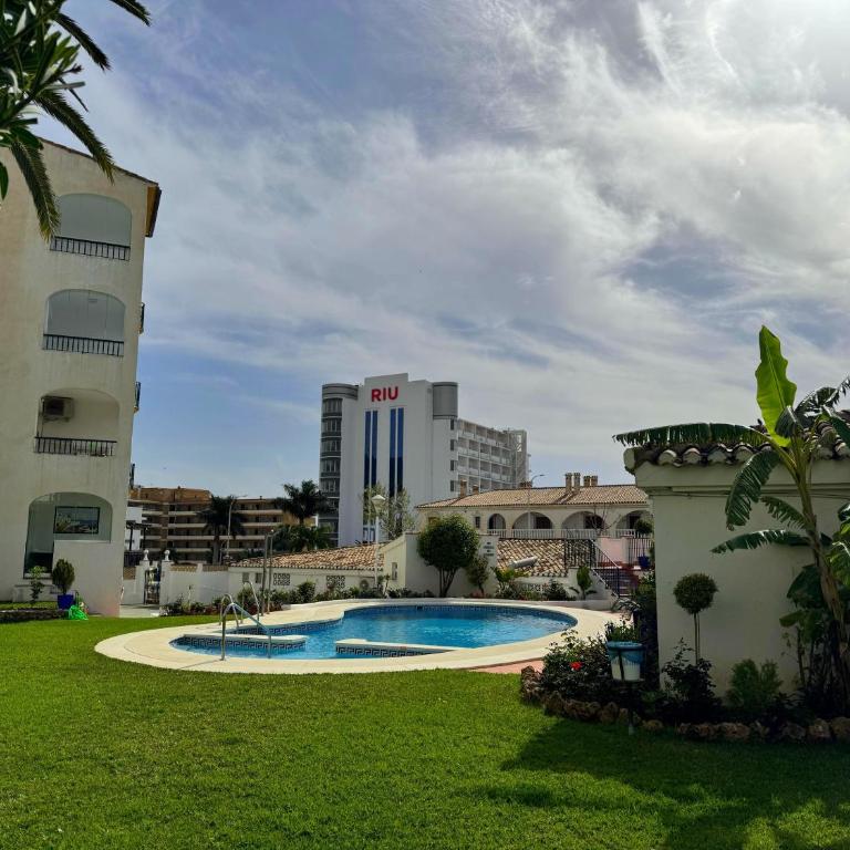 Terraza y vistas en Carihuela Erisa 2 a 100 metros de la playa - Apartamento de 2 dormitorios - 34