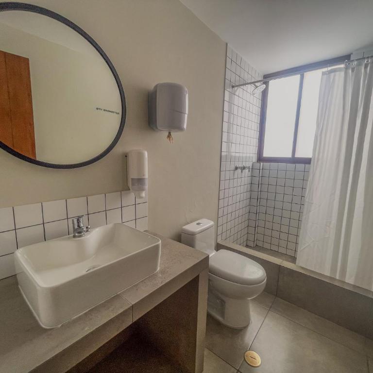 Viajero Huacachina Hostel - Bed in 12-Bed Mixed Dormitory Room - 5