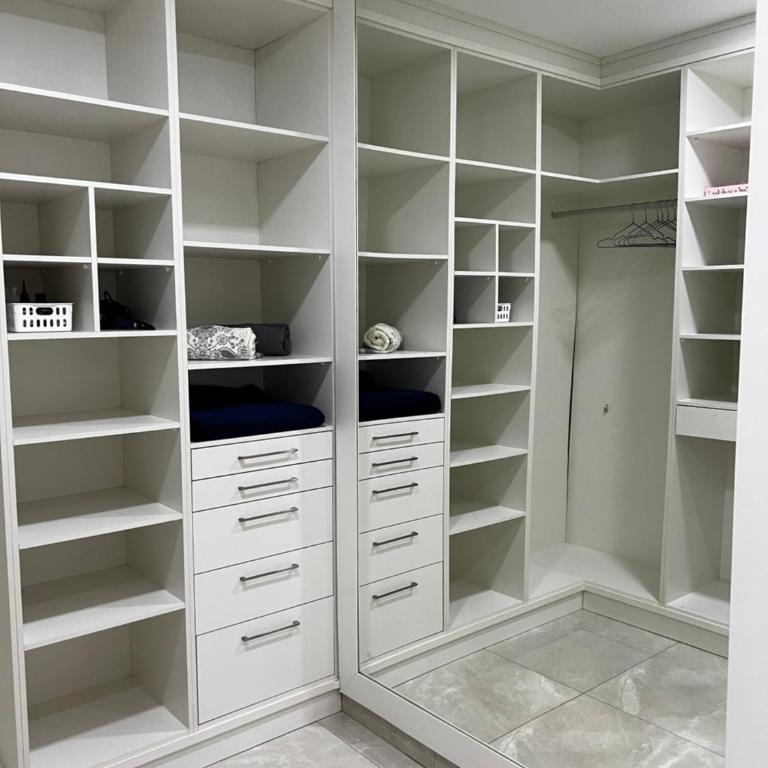 Apartamento aconchegante com estacionamento privado - Family Suite with Balcony - 4