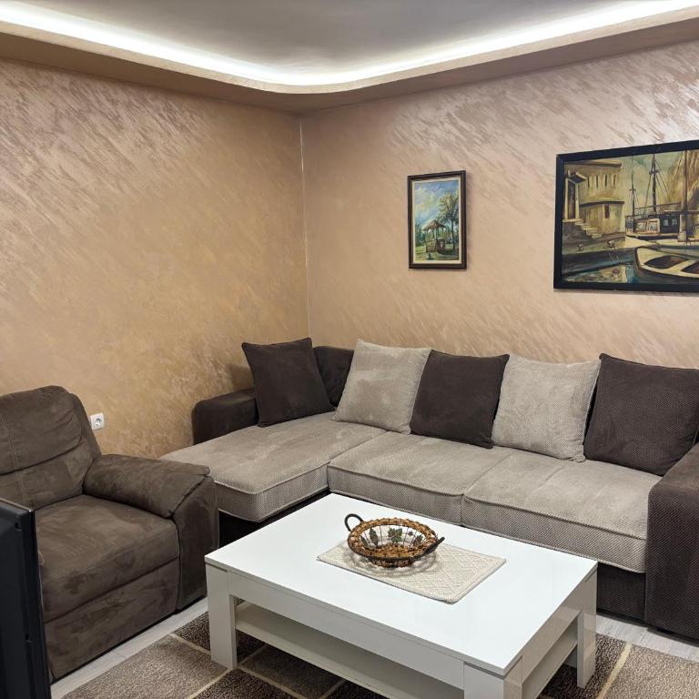 Max Apartments - Two-Bedroom Apartment - 5