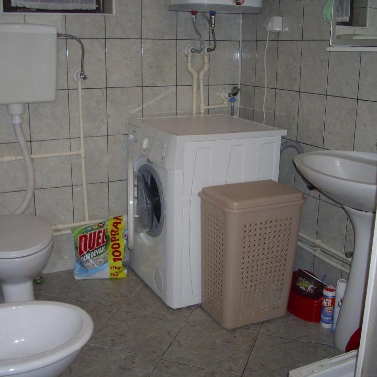 Guest House Nada - Dvokrevetna Soba sa Zasebnim Krevetima i Zajedničkim Kupatilom - 2