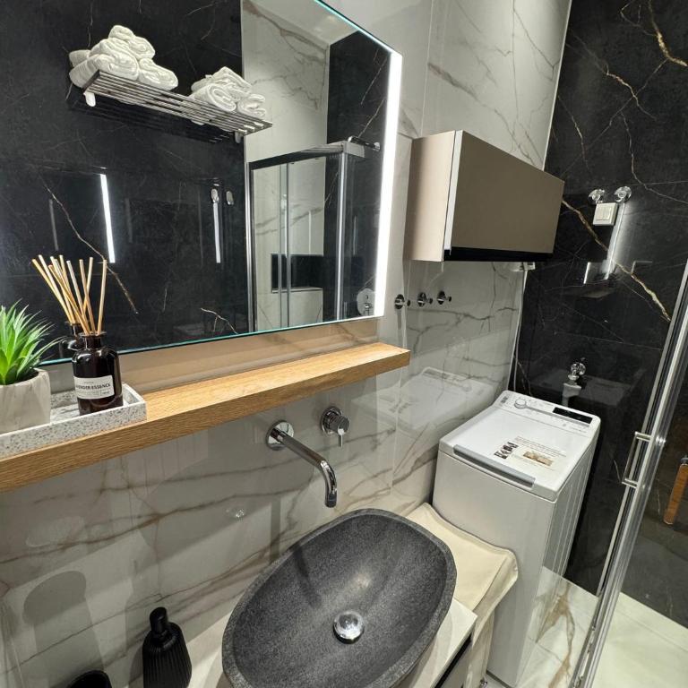 Family Apartment BOREAS Trieste - Appartamento con 1 Camera da Letto - 40