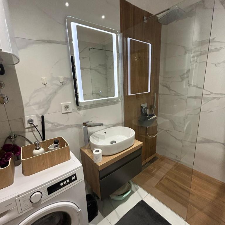 Studio Serena - Studio Apartment with Balcony - 14