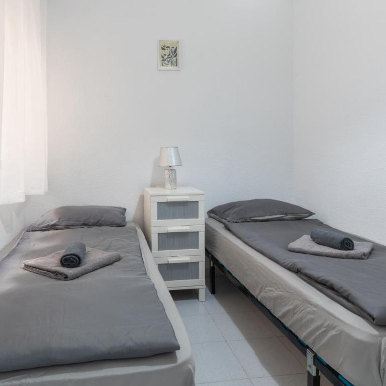 2-bedroom apartment - close to beaches and center - Two-Bedroom Apartment - 16