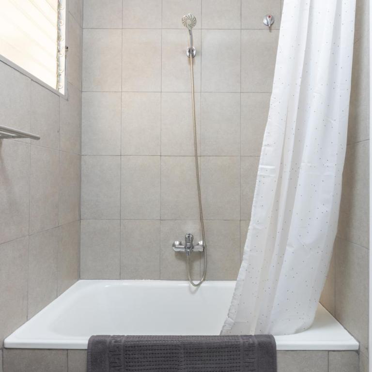 2-bedroom apartment - close to beaches and center - Two-Bedroom Apartment - 30