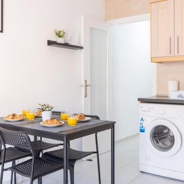 2-bedroom apartment - close to beaches and center - Two-Bedroom Apartment - 1