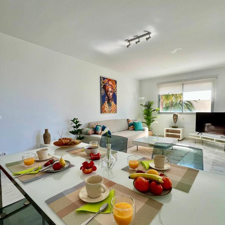 Apartment with nice Views, Pool & Parking - Apartamento de 2 dormitorios - 3
