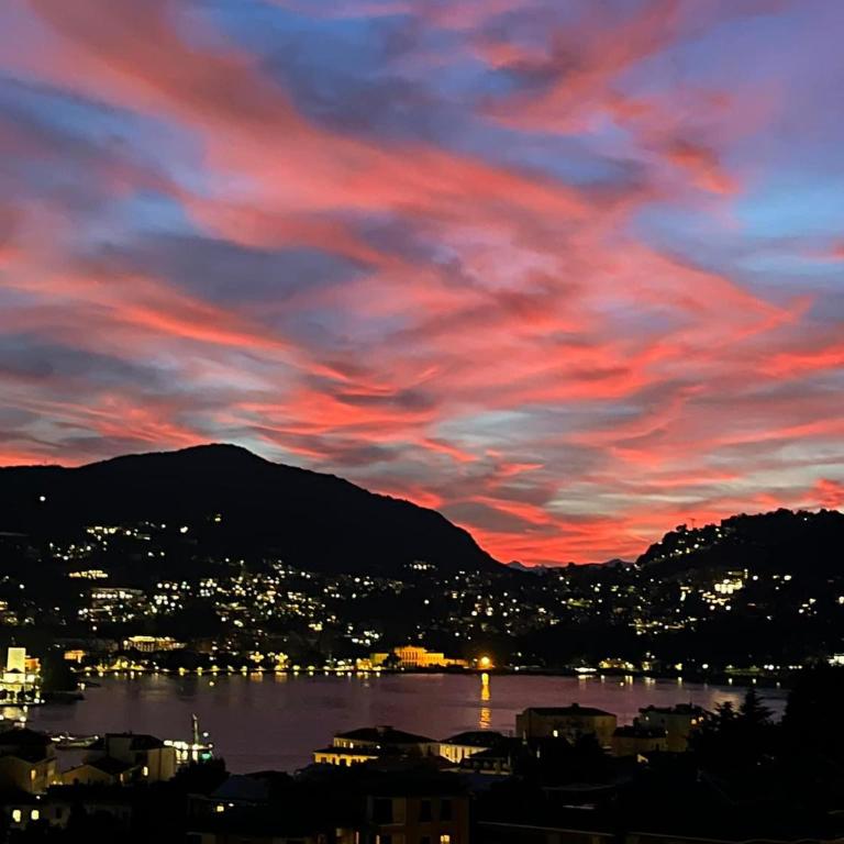 PortaTorre Suite, a Charming apartment in the Heart of Como, Free Private Parking, Air Conditioning - Appartamento Loft con 1 Camera da Letto - 56