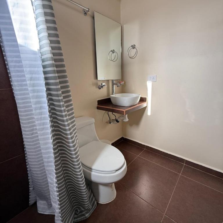 Casa pedregal - Habitación Doble con baño privado - 2 camas - 15