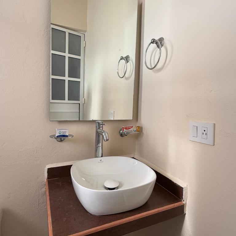Casa pedregal - Habitación Doble con baño privado - 2 camas - 26