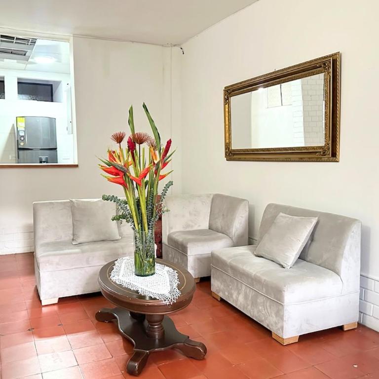 HOSPEDAJE LAURa - Three-Bedroom Apartment - 6