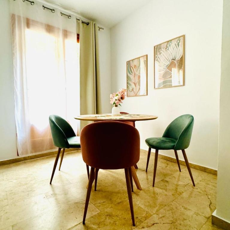 ABAT 1 Cool & Wide Flat next to the Cathedral - Two-Bedroom Apartment - 11