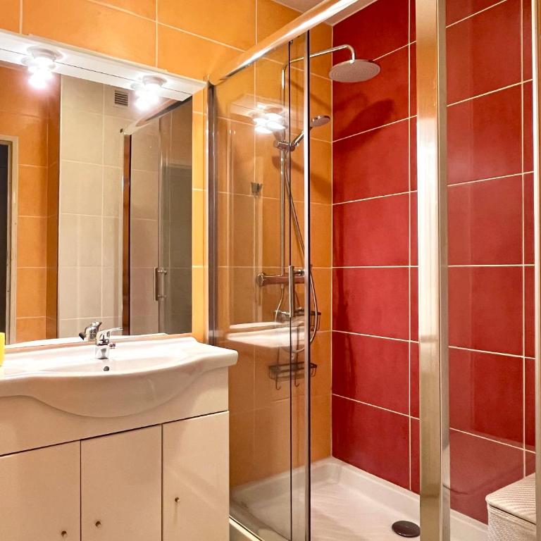 Saint-Cyprien T2, Proche Port, Parking Privé - FR-1-309-500 - Apartment - 8