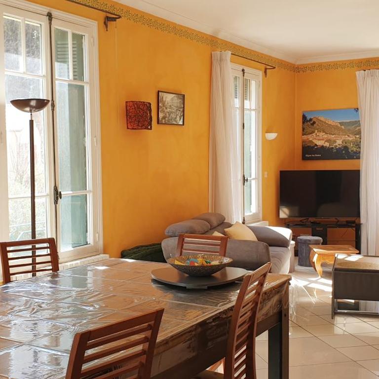 Accueillante maison avec piscine - Maison 8 Chambres - 10