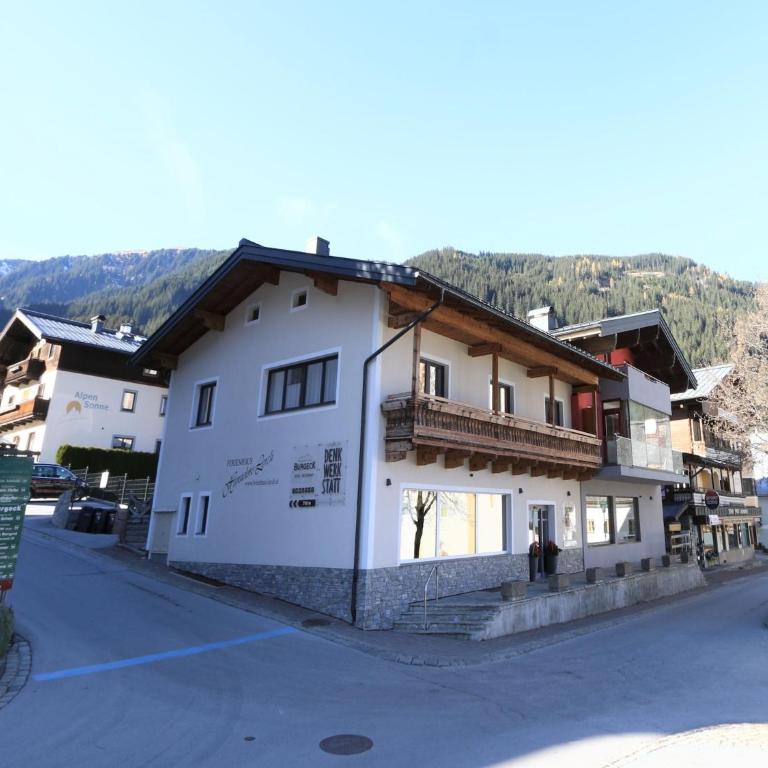 High-quality holiday apartment in Oberkrimml near waterfalls - Ferienhaus mit 3 Schlafzimmern - 2