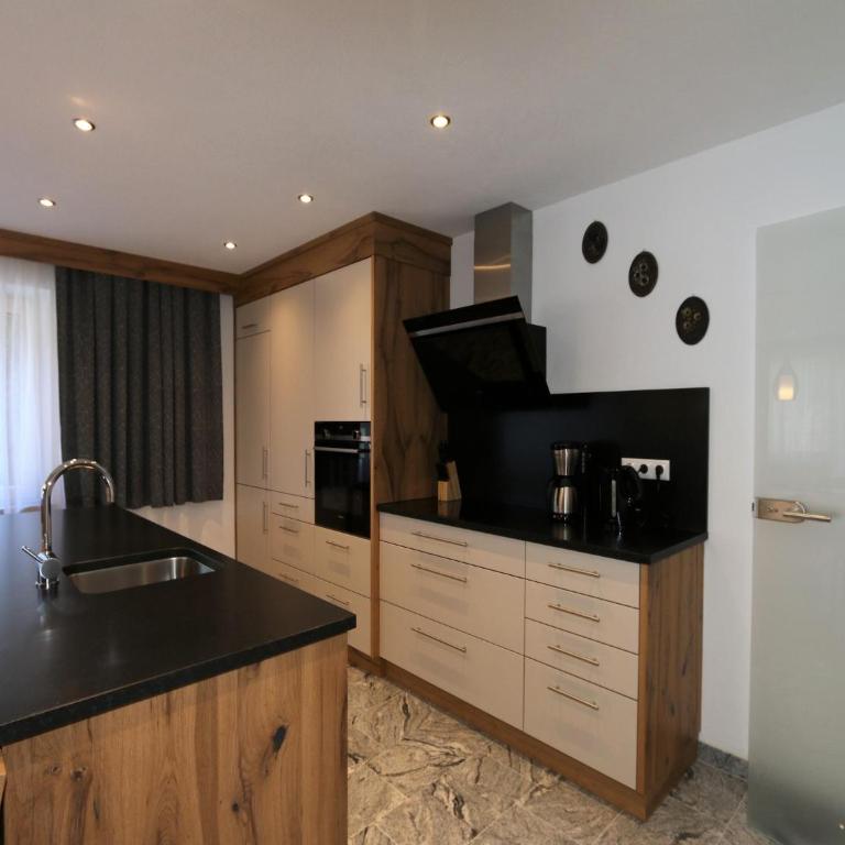 High-quality holiday apartment in Oberkrimml near waterfalls - Ferienhaus mit 3 Schlafzimmern - 4