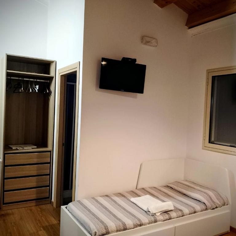 Guest House Lo specchio sul mare - Camera Matrimoniale con Terrazza - 6