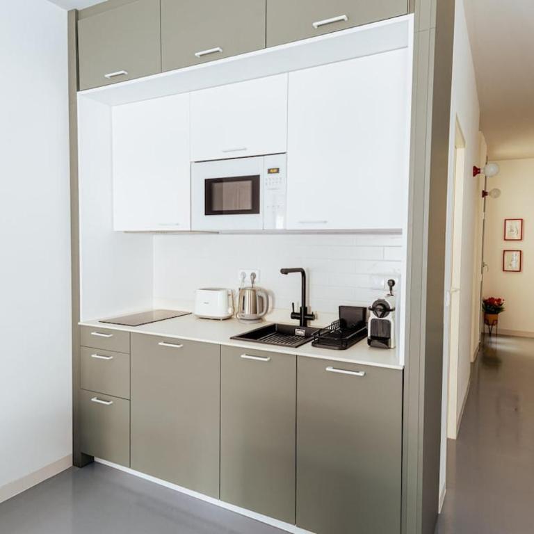 Moonkey Apt Calle Mayor - Two-Bedroom Apartment - 6