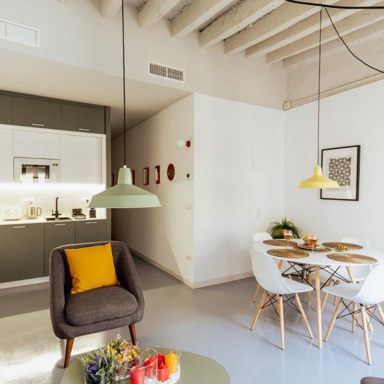 Moonkey Apt Calle Mayor - Two-Bedroom Apartment - 24