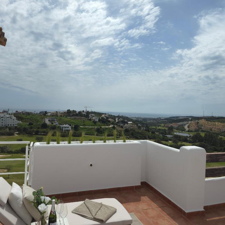 Superior Golf and Holiday Penthouse in Costa del Sol - Two-Bedroom Apartment - 32