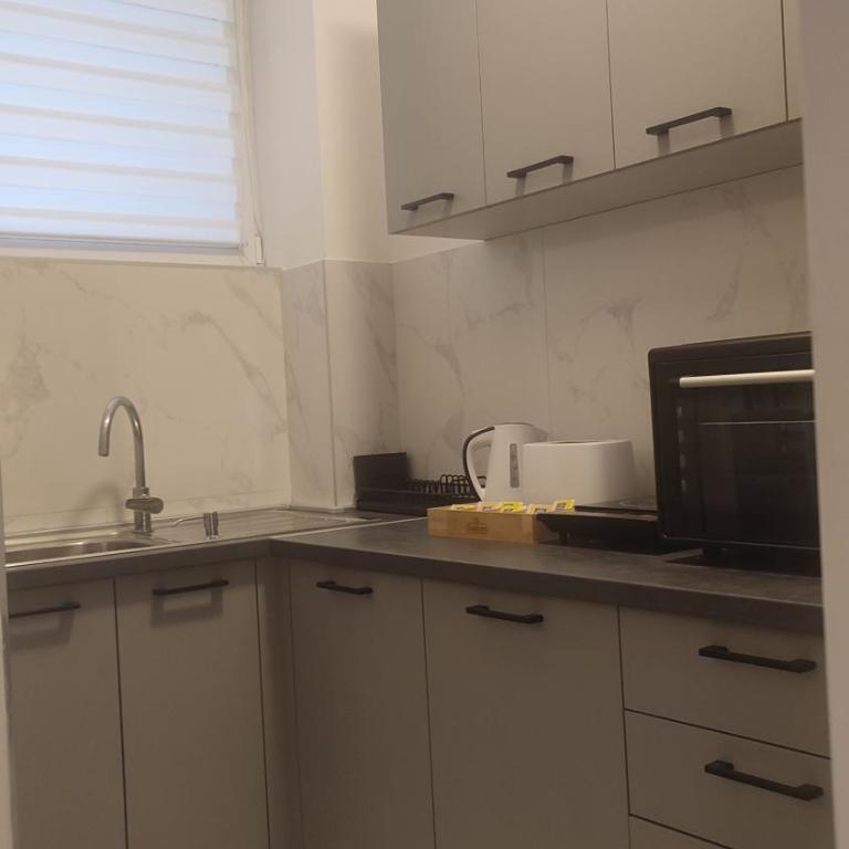 Hyde park apartment - Two-Bedroom Apartment - 14