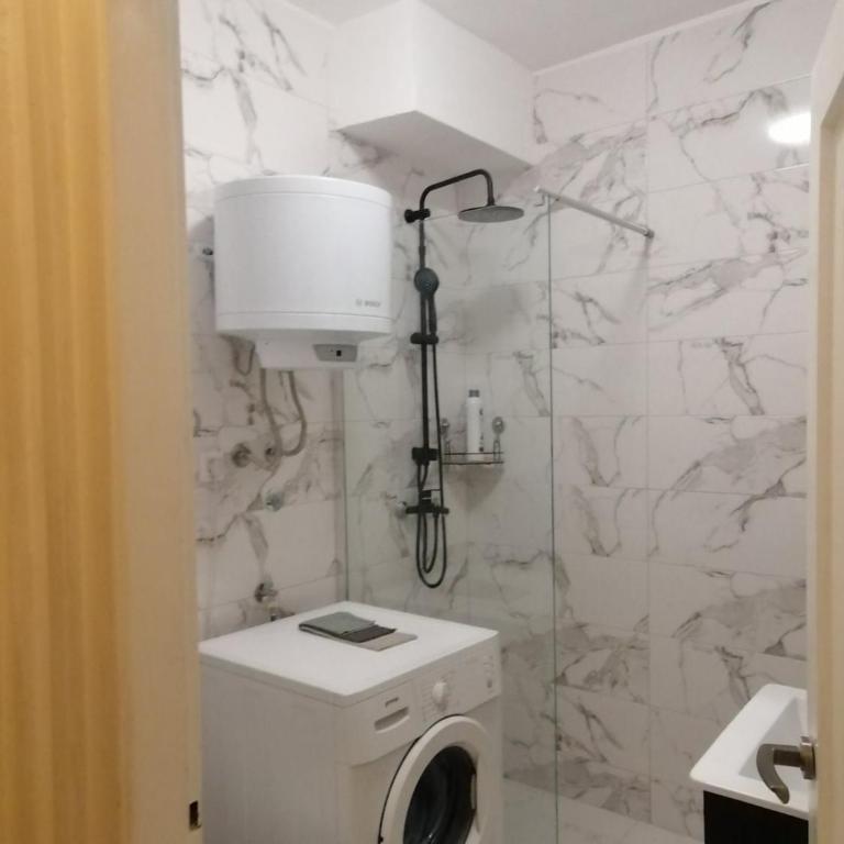 Hyde park apartment - Two-Bedroom Apartment - 17