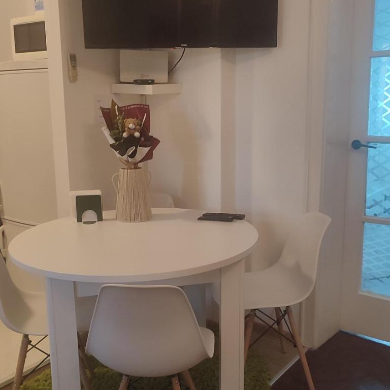 Hyde park apartment - Two-Bedroom Apartment - 8