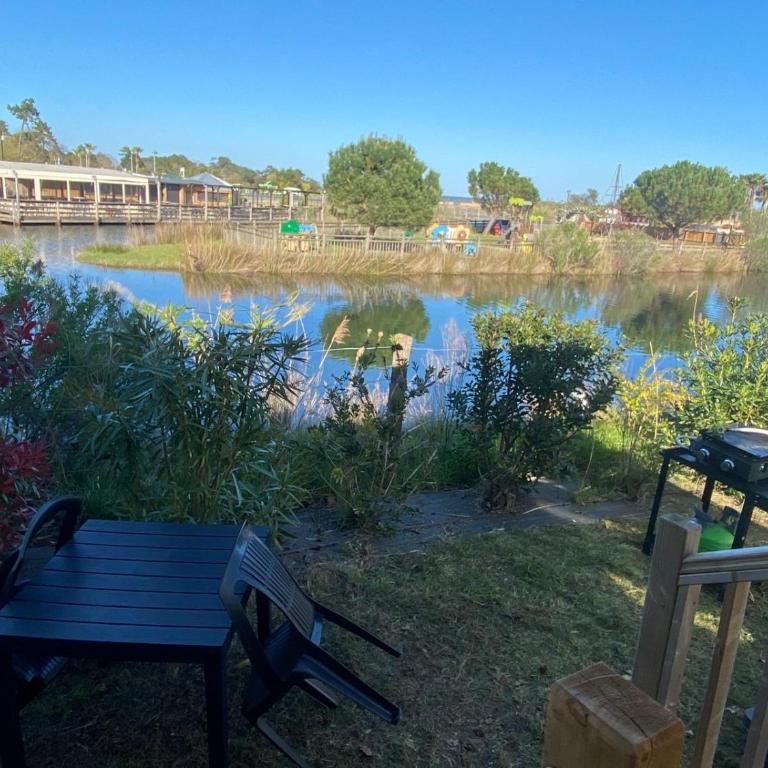 Mobilhome 8 personnes cosy tout équipé avec vue sur bassin, cap ferret - Bungalow Familiare - 8
