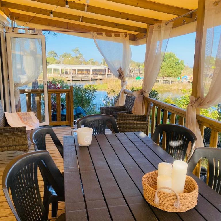 Mobilhome 8 personnes cosy tout équipé avec vue sur bassin, cap ferret - Bungalow Familiare - 4