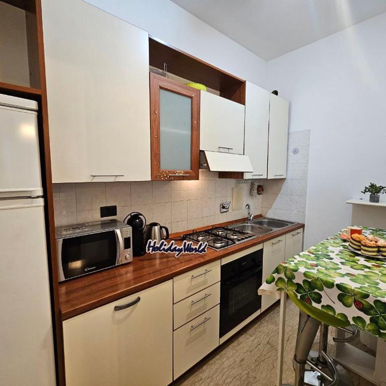 La Finestra Sul Porto by Holiday World - Two-Bedroom Apartment - 9