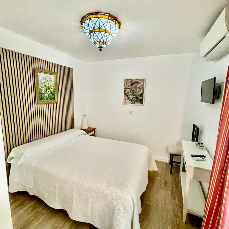 Pension Zurita - Double or Twin Room with Shared Bathroom - 5