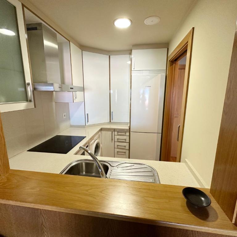 Sanxenxo, Apartamento 1 hab con vistas al mar, piscina, garaje y a 150 mts de la Playa Silgar - Apartamento de 1 dormitorio - 14