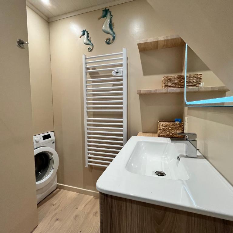 Agréable Maison clôturée climatisée DOMAINE TAMARIS, 3 chambres, 6 couchages, Wifi, Accès piscines payant, PORTIRAGNES PLAGE LRTAMV12 - Maison 3 Chambres - 11