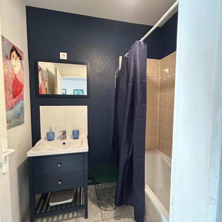 Sète centre - maison de vacances - 2 chambres - 4 personnes - 60 m2 avec parking gratuit privé, wifi et clim - Two-Bedroom House - 11